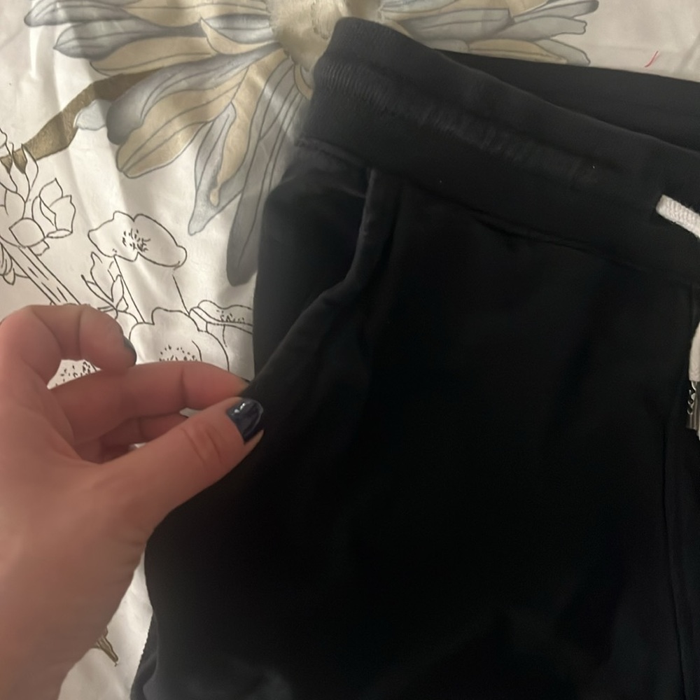 Shorts - Picture 3 of 5